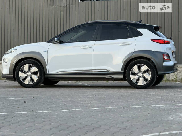 Белый Хендай Kona Electric, объемом двигателя 0 л и пробегом 68 тыс. км за 18300 $, фото 21 на Automoto.ua