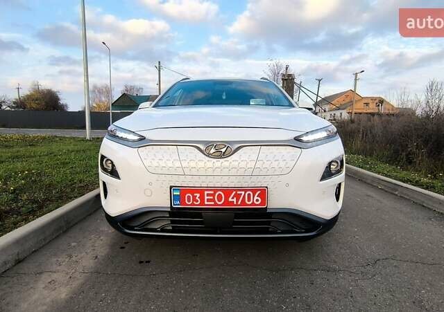 Белый Хендай Kona Electric, объемом двигателя 0 л и пробегом 210 тыс. км за 16500 $, фото 5 на Automoto.ua