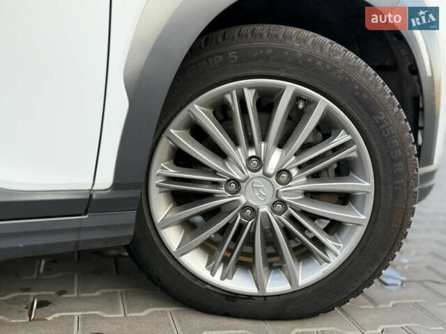 Білий Хендай Kona Electric, об'ємом двигуна 0 л та пробігом 138 тис. км за 15999 $, фото 12 на Automoto.ua
