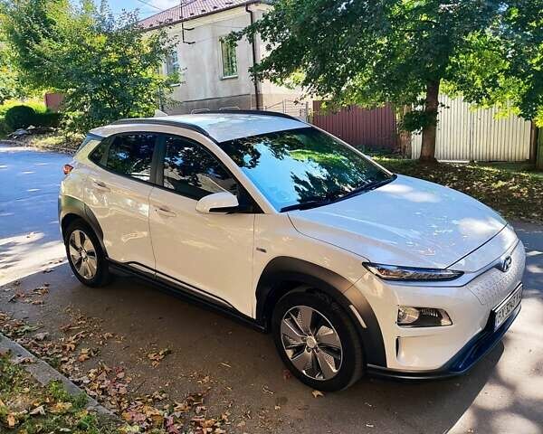 Белый Хендай Kona Electric, объемом двигателя 0 л и пробегом 107 тыс. км за 16500 $, фото 10 на Automoto.ua