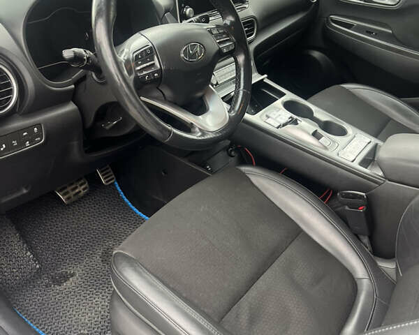 Белый Хендай Kona Electric, объемом двигателя 0 л и пробегом 113 тыс. км за 18500 $, фото 9 на Automoto.ua