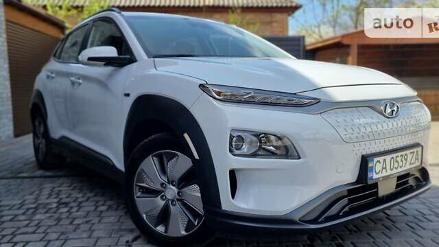 Белый Хендай Kona Electric, объемом двигателя 0 л и пробегом 68 тыс. км за 20700 $, фото 3 на Automoto.ua