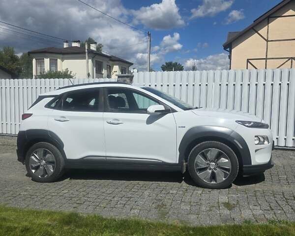 Білий Хендай Kona Electric, об'ємом двигуна 0 л та пробігом 90 тис. км за 15500 $, фото 1 на Automoto.ua