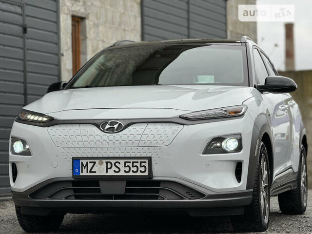 Білий Хендай Kona Electric, об'ємом двигуна 0 л та пробігом 67 тис. км за 18950 $, фото 23 на Automoto.ua