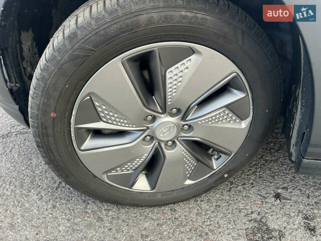 Белый Хендай Kona Electric, объемом двигателя 0 л и пробегом 110 тыс. км за 16300 $, фото 19 на Automoto.ua