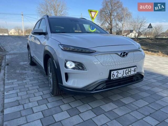 Белый Хендай Kona Electric, объемом двигателя 0 л и пробегом 111 тыс. км за 16500 $, фото 11 на Automoto.ua