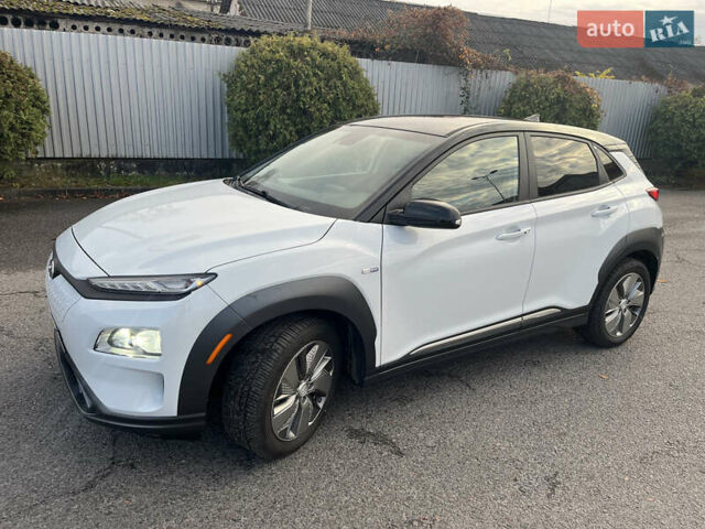 Белый Хендай Kona Electric, объемом двигателя 0 л и пробегом 110 тыс. км за 16300 $, фото 1 на Automoto.ua