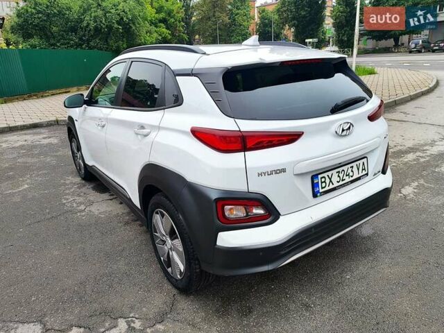 Белый Хендай Kona Electric, объемом двигателя 0 л и пробегом 107 тыс. км за 16500 $, фото 23 на Automoto.ua