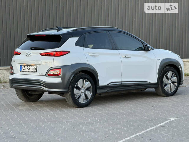 Белый Хендай Kona Electric, объемом двигателя 0 л и пробегом 68 тыс. км за 18300 $, фото 24 на Automoto.ua