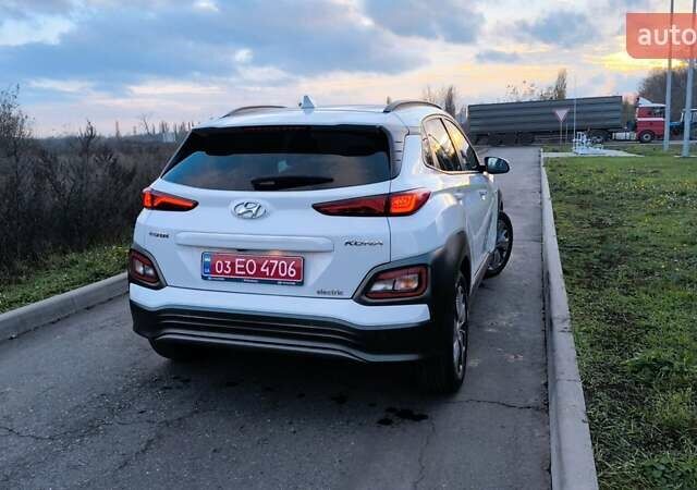 Белый Хендай Kona Electric, объемом двигателя 0 л и пробегом 210 тыс. км за 16500 $, фото 7 на Automoto.ua