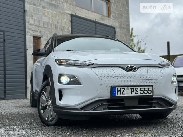 Белый Хендай Kona Electric, объемом двигателя 0 л и пробегом 67 тыс. км за 18950 $, фото 19 на Automoto.ua