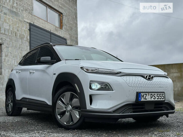 Белый Хендай Kona Electric, объемом двигателя 0 л и пробегом 67 тыс. км за 18950 $, фото 21 на Automoto.ua