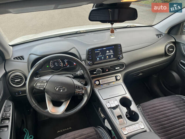 Белый Хендай Kona Electric, объемом двигателя 0 л и пробегом 110 тыс. км за 16300 $, фото 16 на Automoto.ua