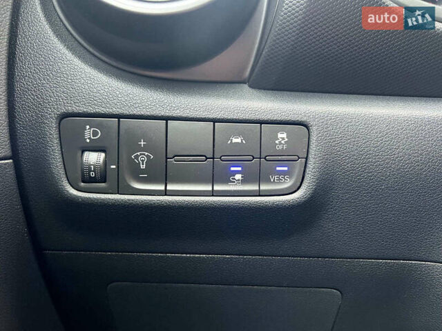 Белый Хендай Kona Electric, объемом двигателя 0 л и пробегом 93 тыс. км за 14790 $, фото 11 на Automoto.ua