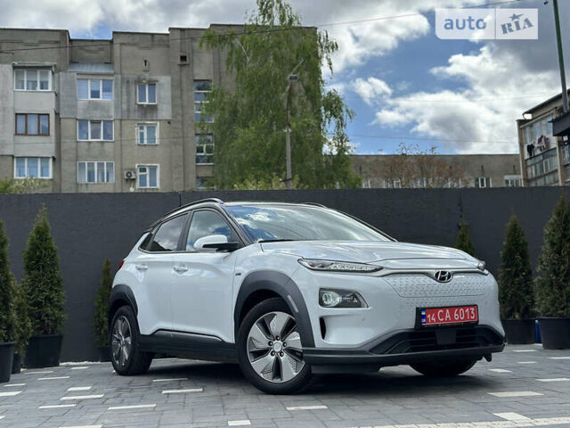 Белый Хендай Kona Electric, объемом двигателя 0 л и пробегом 75 тыс. км за 17990 $, фото 10 на Automoto.ua