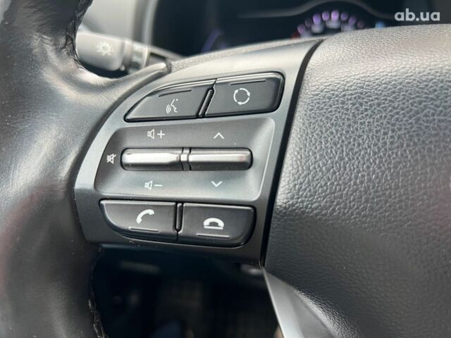 Белый Хендай Kona Electric, объемом двигателя 0 л и пробегом 93 тыс. км за 14790 $, фото 16 на Automoto.ua