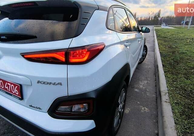 Белый Хендай Kona Electric, объемом двигателя 0 л и пробегом 210 тыс. км за 16500 $, фото 10 на Automoto.ua