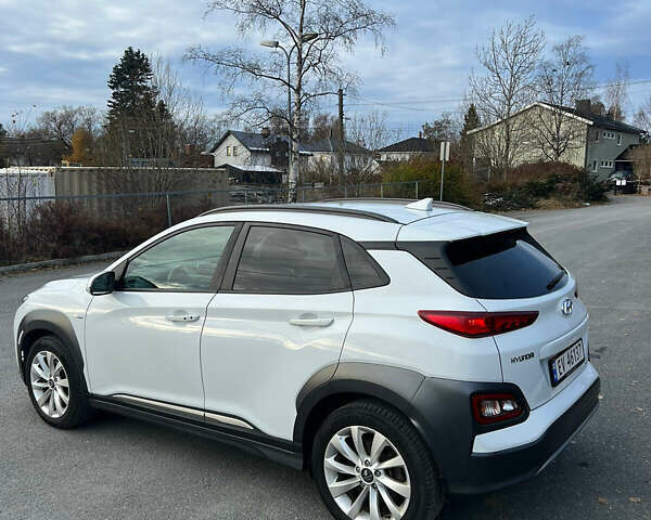 Белый Хендай Kona Electric, объемом двигателя 0 л и пробегом 84 тыс. км за 13250 $, фото 5 на Automoto.ua