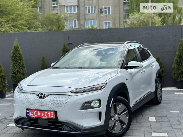 Білий Хендай Kona Electric, об'ємом двигуна 0 л та пробігом 75 тис. км за 18990 $, фото 7 на Automoto.ua