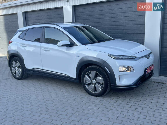 Белый Хендай Kona Electric, объемом двигателя 0 л и пробегом 86 тыс. км за 15550 $, фото 16 на Automoto.ua