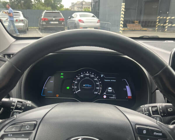 Белый Хендай Kona Electric, объемом двигателя 0 л и пробегом 113 тыс. км за 18500 $, фото 11 на Automoto.ua
