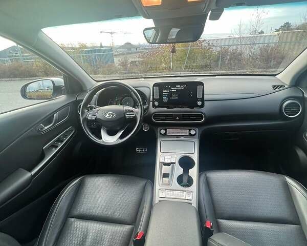 Белый Хендай Kona Electric, объемом двигателя 0 л и пробегом 84 тыс. км за 13250 $, фото 11 на Automoto.ua
