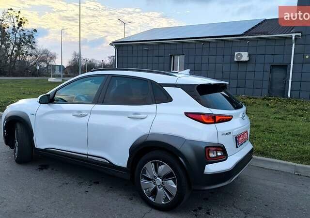 Белый Хендай Kona Electric, объемом двигателя 0 л и пробегом 210 тыс. км за 16500 $, фото 12 на Automoto.ua
