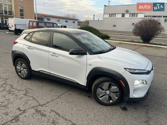 Белый Хендай Kona Electric, объемом двигателя 0 л и пробегом 110 тыс. км за 16300 $, фото 7 на Automoto.ua