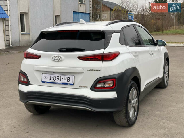Белый Хендай Kona Electric, объемом двигателя 0 л и пробегом 166 тыс. км за 16900 $, фото 7 на Automoto.ua