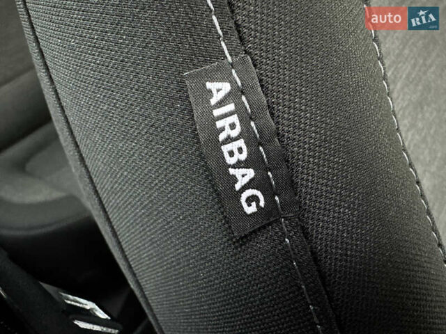 Белый Хендай Kona Electric, объемом двигателя 0 л и пробегом 58 тыс. км за 17499 $, фото 112 на Automoto.ua