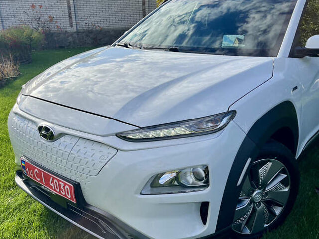 Белый Хендай Kona Electric, объемом двигателя 0 л и пробегом 115 тыс. км за 16900 $, фото 36 на Automoto.ua
