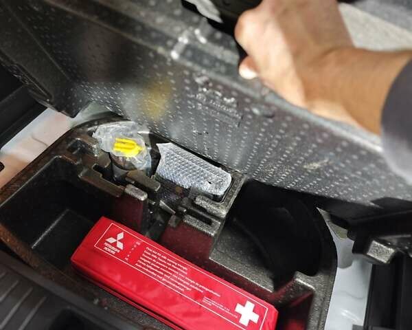 Білий Хендай Kona Electric, об'ємом двигуна 0 л та пробігом 78 тис. км за 17900 $, фото 35 на Automoto.ua