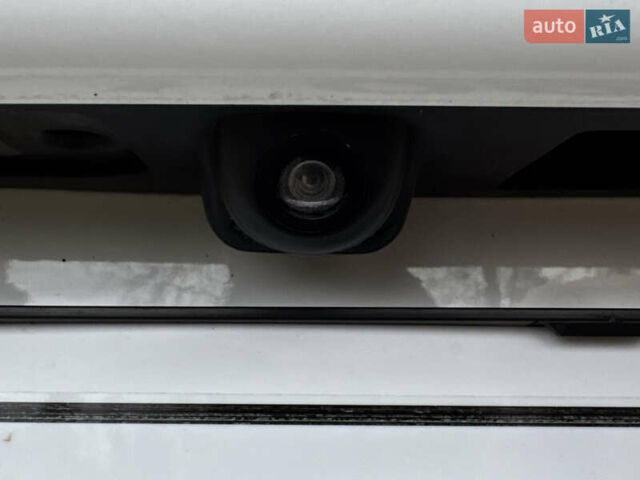 Белый Хендай Kona Electric, объемом двигателя 0 л и пробегом 58 тыс. км за 17499 $, фото 81 на Automoto.ua