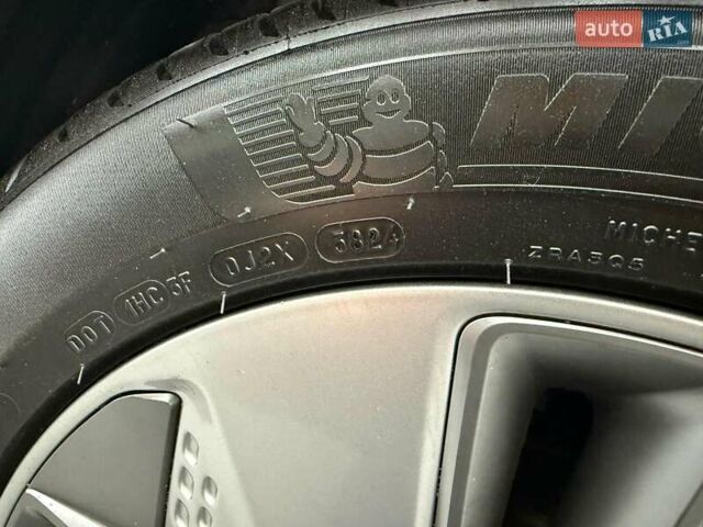 Белый Хендай Kona Electric, объемом двигателя 0 л и пробегом 92 тыс. км за 18983 $, фото 12 на Automoto.ua