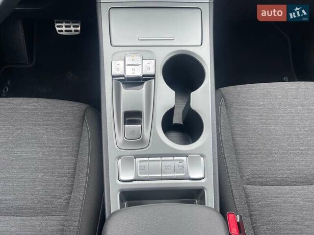 Білий Хендай Kona Electric, об'ємом двигуна 0 л та пробігом 158 тис. км за 16500 $, фото 25 на Automoto.ua