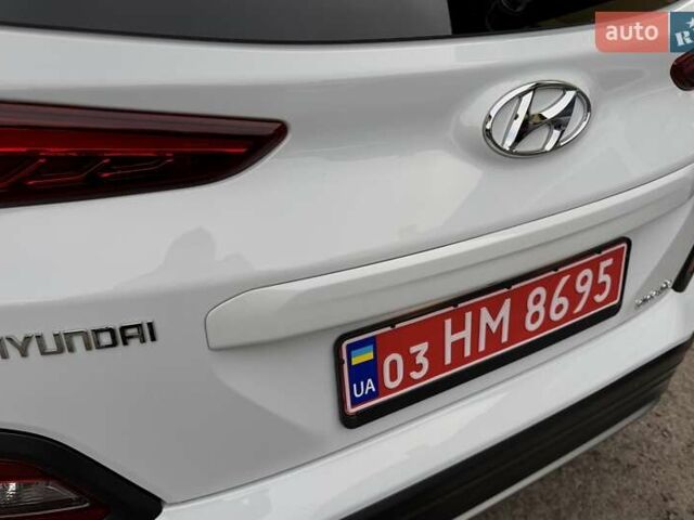 Білий Хендай Kona Electric, об'ємом двигуна 0 л та пробігом 64 тис. км за 14950 $, фото 40 на Automoto.ua