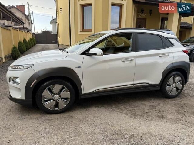 Білий Хендай Kona Electric, об'ємом двигуна 0 л та пробігом 64 тис. км за 14950 $, фото 3 на Automoto.ua