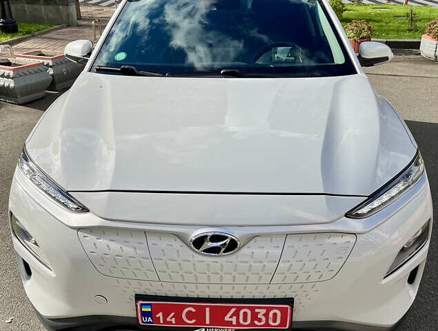 Белый Хендай Kona Electric, объемом двигателя 0 л и пробегом 115 тыс. км за 16900 $, фото 3 на Automoto.ua