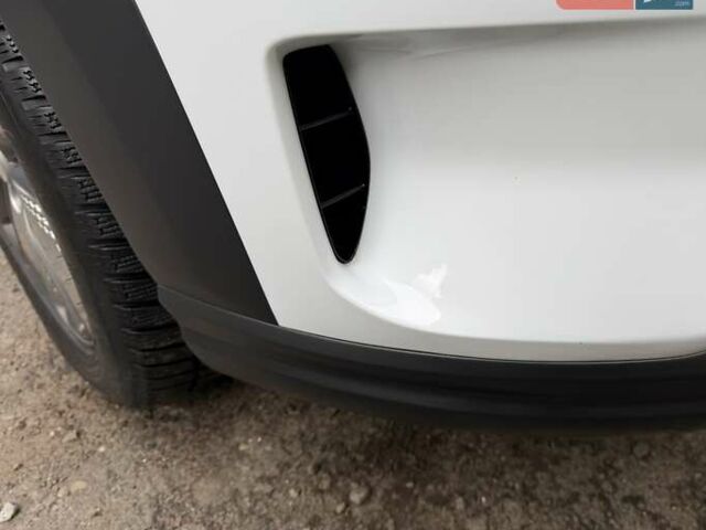 Білий Хендай Kona Electric, об'ємом двигуна 0 л та пробігом 64 тис. км за 14950 $, фото 22 на Automoto.ua