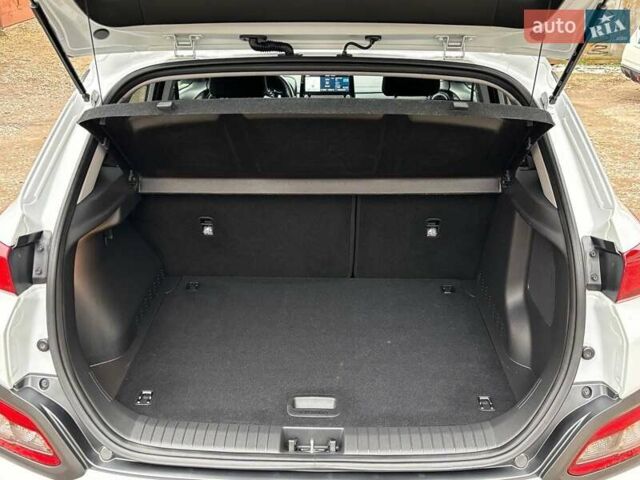 Білий Хендай Kona Electric, об'ємом двигуна 0 л та пробігом 102 тис. км за 15700 $, фото 22 на Automoto.ua