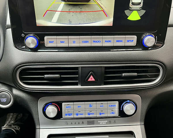 Белый Хендай Kona Electric, объемом двигателя 0 л и пробегом 115 тыс. км за 16900 $, фото 16 на Automoto.ua