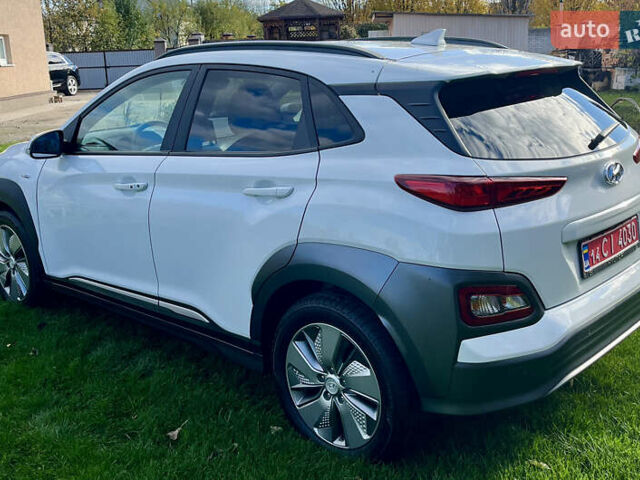 Белый Хендай Kona Electric, объемом двигателя 0 л и пробегом 115 тыс. км за 16900 $, фото 43 на Automoto.ua