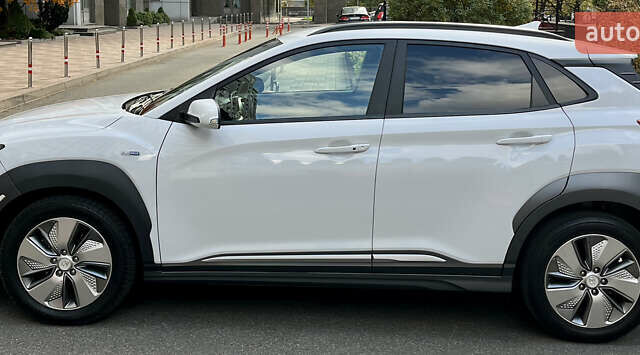 Белый Хендай Kona Electric, объемом двигателя 0 л и пробегом 115 тыс. км за 16900 $, фото 27 на Automoto.ua