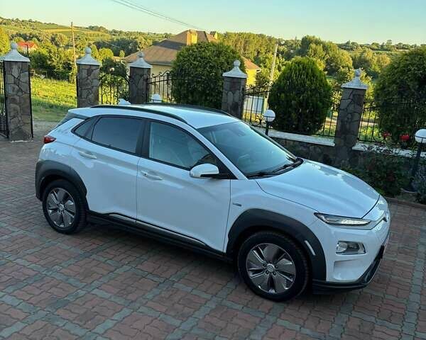 Білий Хендай Kona Electric, об'ємом двигуна 0 л та пробігом 87 тис. км за 17782 $, фото 7 на Automoto.ua
