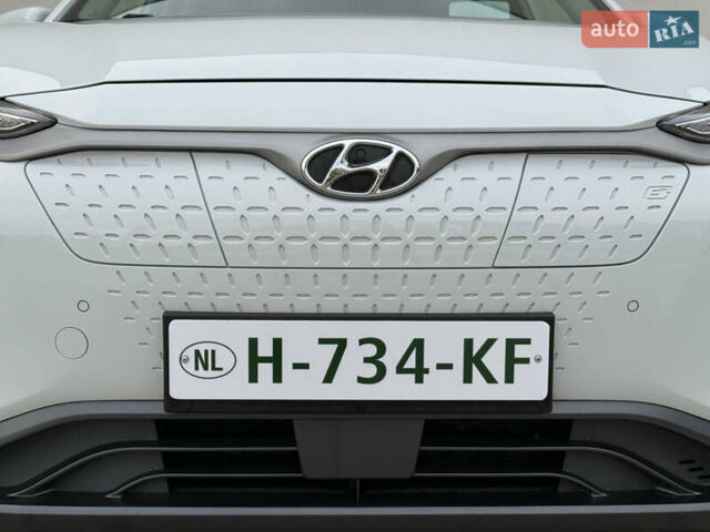 Белый Хендай Kona Electric, объемом двигателя 0 л и пробегом 96 тыс. км за 19500 $, фото 13 на Automoto.ua
