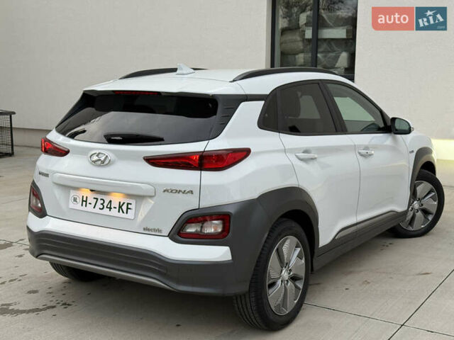 Белый Хендай Kona Electric, объемом двигателя 0 л и пробегом 96 тыс. км за 19500 $, фото 15 на Automoto.ua