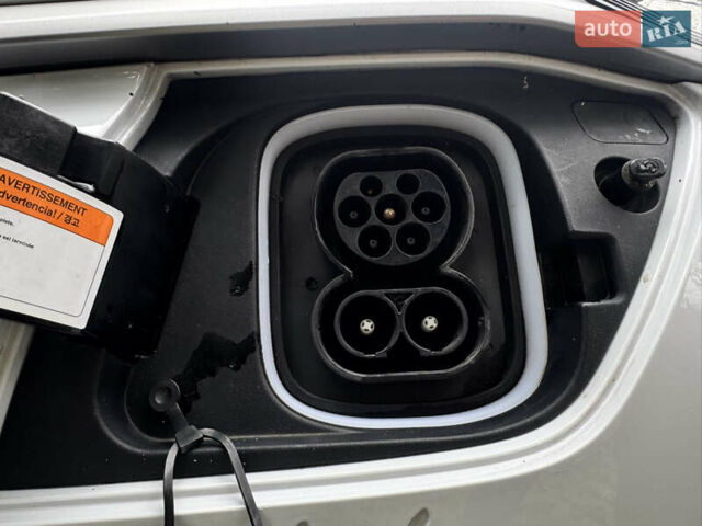 Белый Хендай Kona Electric, объемом двигателя 0 л и пробегом 103 тыс. км за 17999 $, фото 114 на Automoto.ua