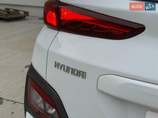 Белый Хендай Kona Electric, объемом двигателя 0 л и пробегом 96 тыс. км за 19500 $, фото 20 на Automoto.ua