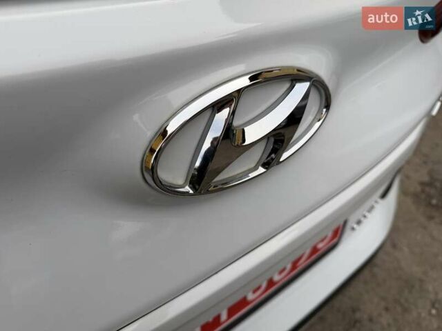 Білий Хендай Kona Electric, об'ємом двигуна 0 л та пробігом 64 тис. км за 14950 $, фото 44 на Automoto.ua