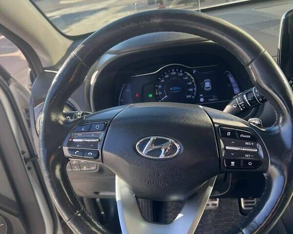 Белый Хендай Kona Electric, объемом двигателя 0 л и пробегом 139 тыс. км за 17000 $, фото 12 на Automoto.ua